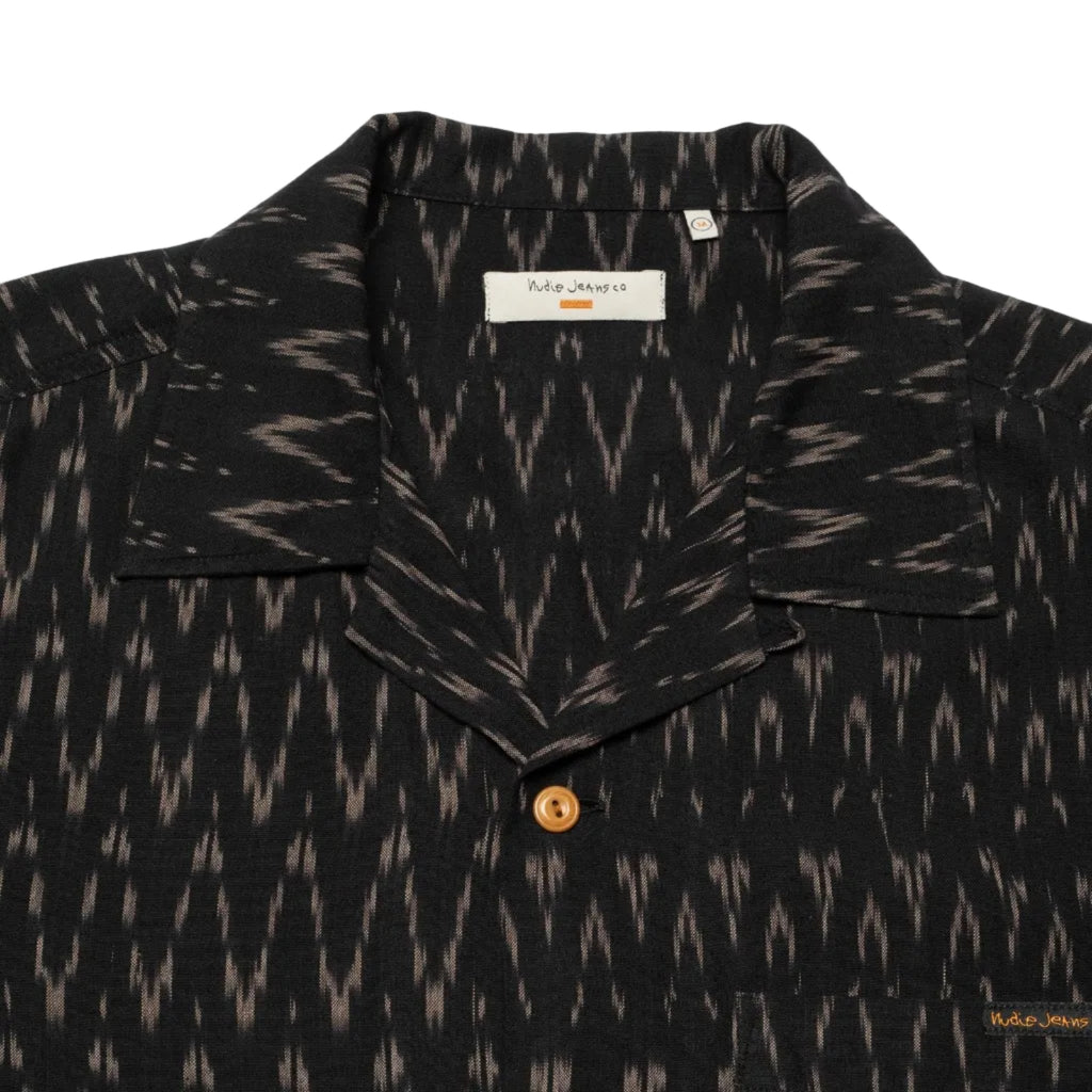 Nudie Jeans Arvid Ikat Hawaii Shirt: BLACK