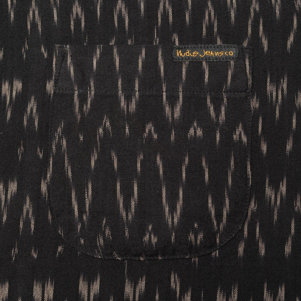 Nudie Jeans Arvid Ikat Hawaii Shirt: BLACK